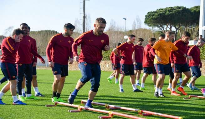 DE ROSSI SI FERMA IN ALLENAMENTO. IN DUBBIO PER L'ATALANTA?