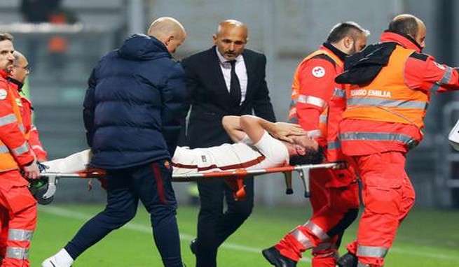 Sassuolo-Roma: Florenzi esce in lacrime, si teme un lungo stop. Sassuolo-Roma: Florenzi esce in lacrime, si teme un lungo stop.