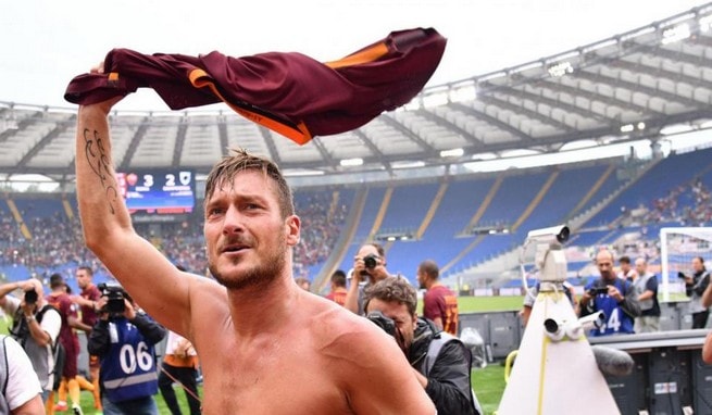 L'ammonizione di Totti è un 'giallo'... anzi no! L'ammonizione di Totti è un 'giallo'... anzi no!