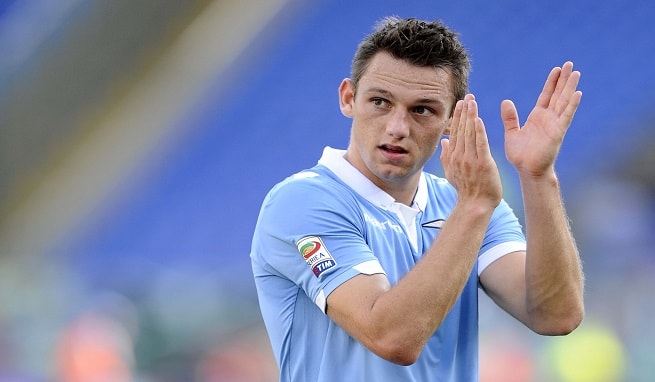 LA LUNGA SETTIMANA DI LAZIO-INTER: PER DE VRIJ UN CONFLITTO DI INTERESSI CHE TOGLIE IL SONNO A INZAGHI