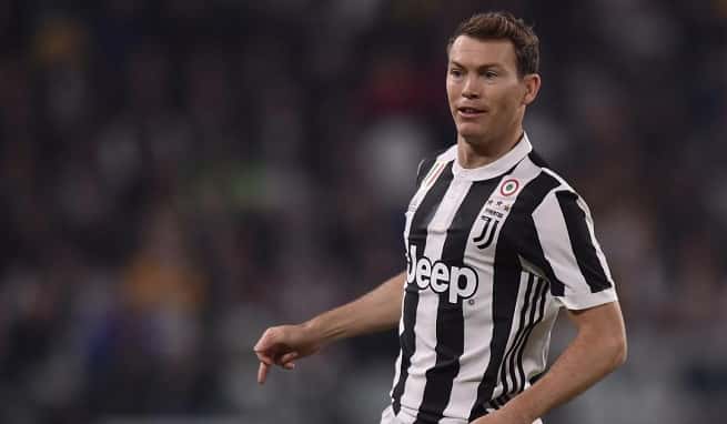 Lichtsteiner medita l'addio in bianconero ma se resta in Italia può rilanciarsi anche al fantacalcio Lichtsteiner medita l'addio in bianconero ma se resta in Italia può rilanciarsi anche al fantacalcio