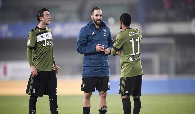 Allegri e un problemi esterni che dura: si fermano Costa e Bernardeschi, in dubbio per domenica