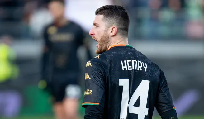 HENRY SCEGLIE L'HELLAS: UN PRESTITO PER MIGLIORARE GOAL E CARATTERE